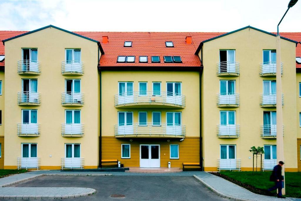 Karoly Robert Diakhotel Gyöngyös Exteriér fotografie